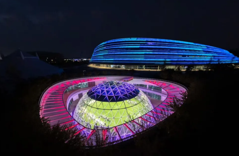 全球首个，正式启用！乐天使LED炫彩点亮“熊猫眼”